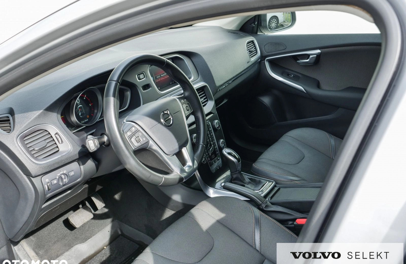 Volvo V40 cena 84900 przebieg: 133960, rok produkcji 2019 z Starogard Gdański małe 596